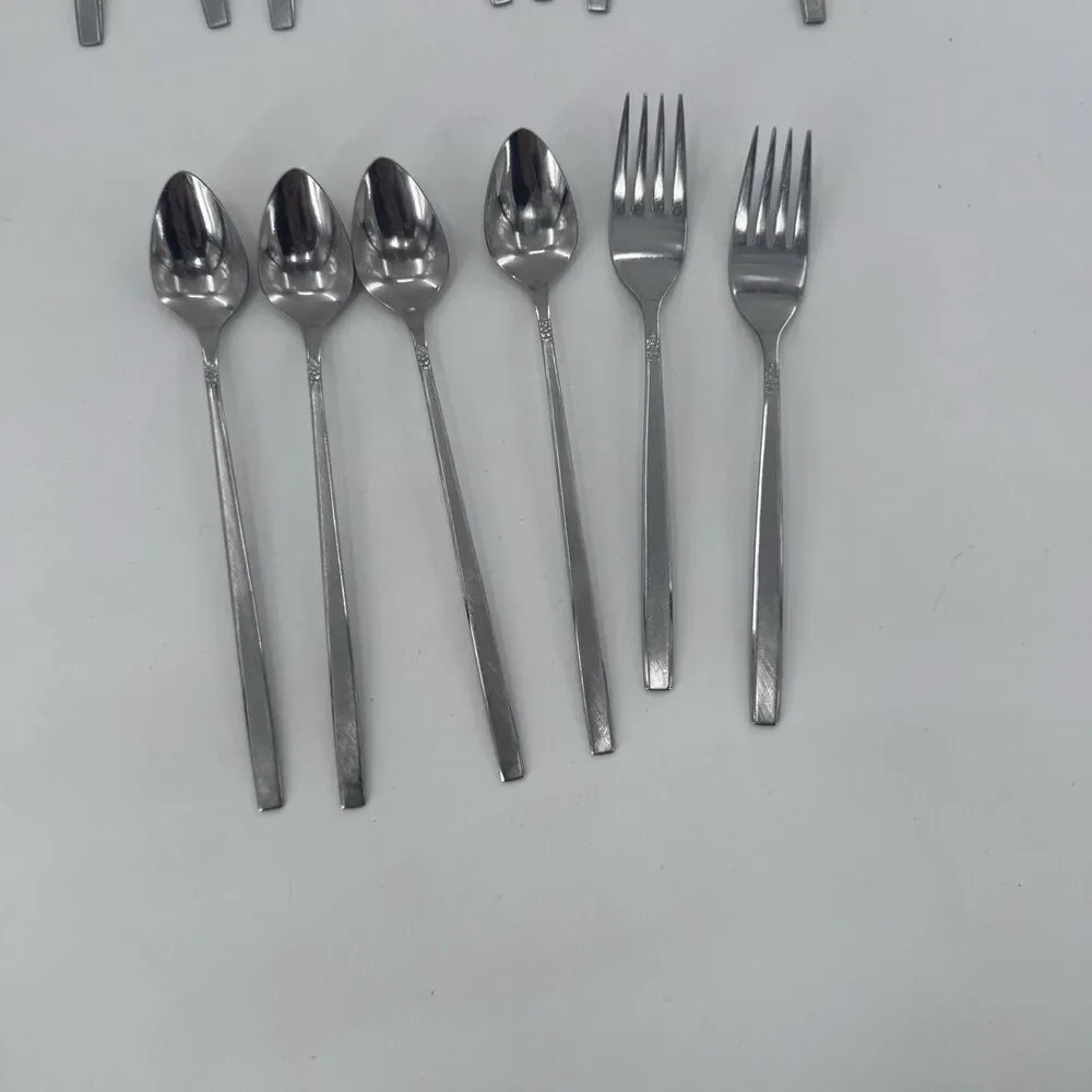 Lot of 17 1881 Rogers Oneida Ltd Melissa pattern stainless Forks Knives Spoons